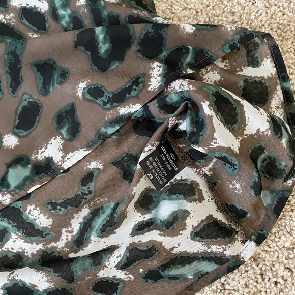 Chloe K Nordstrom leopard top XS - Picture 5 of 6